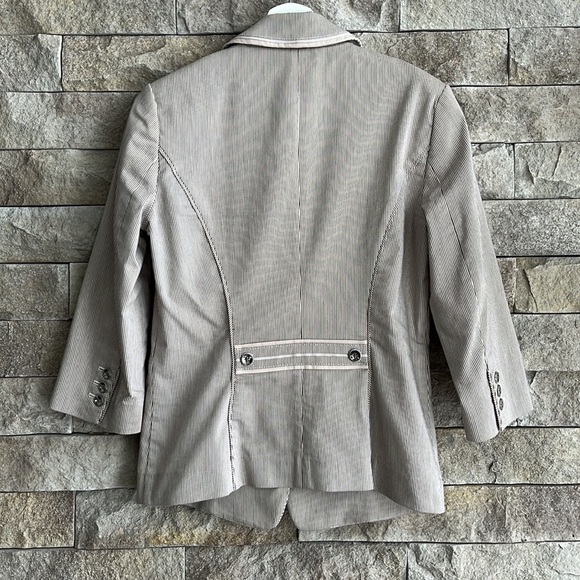 WHBM beige pinstripe blazer - Picture 4 of 9